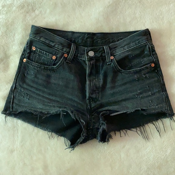 ‼️ SOLD ‼️ Black jean shorts | LEVI’S - Picture 1 of 4